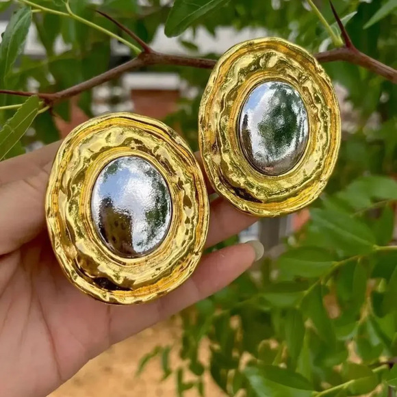 Vintage Gold Button Oval Earrings - Picture 16 of 17